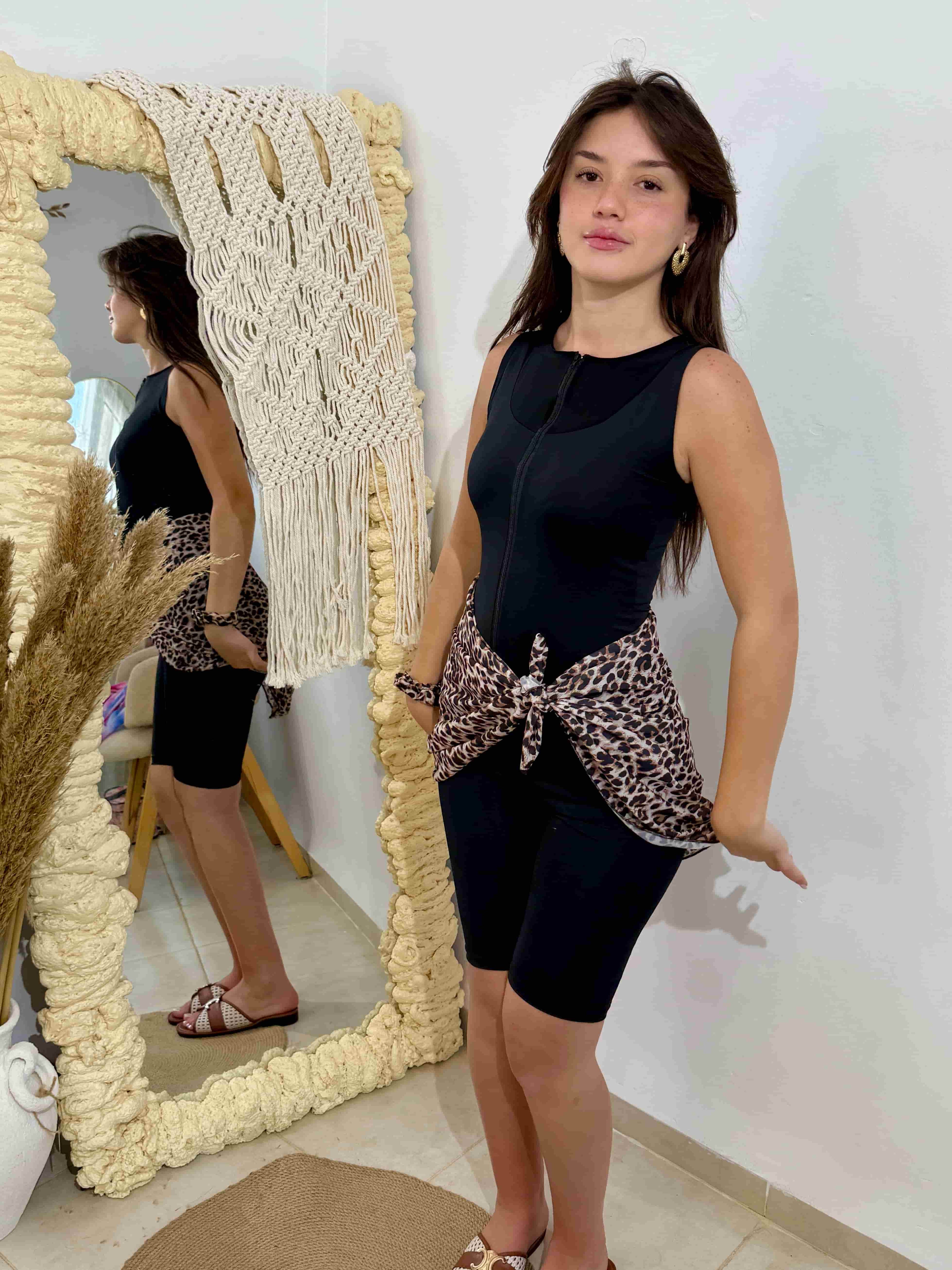Burkini noir sans manches + pareo leopard